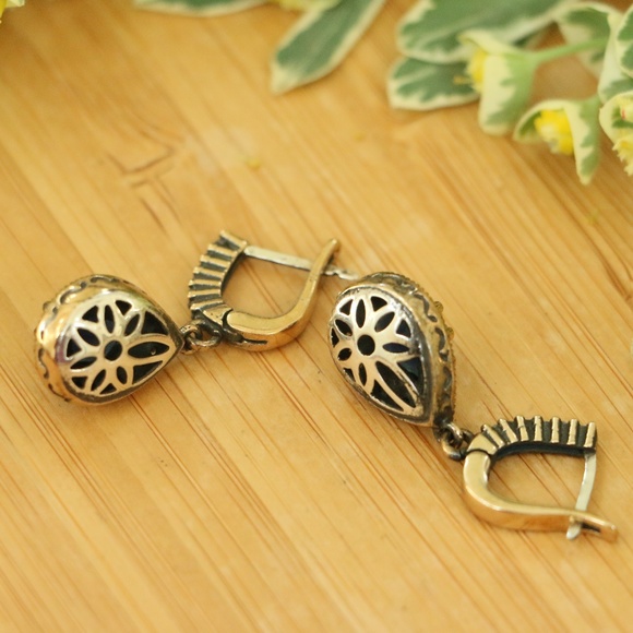 925 Sterling Silver Cubic Zirconia Stones Earrings - Picture 5 of 6